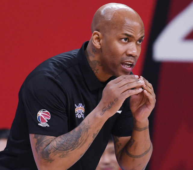 布莱顿发布备战花絮，今夜完成体检，CBA常规赛任务艰巨，阵容厚度经受考验的简单介绍