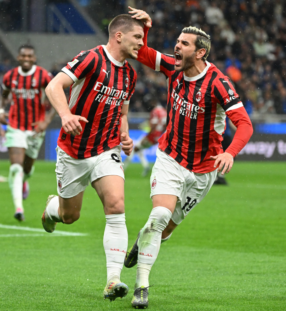 星空体育-包含赛前体能课后；AC米兰主帅复盘备战意大利杯；话题不断；阵容厚度经受考验的词条