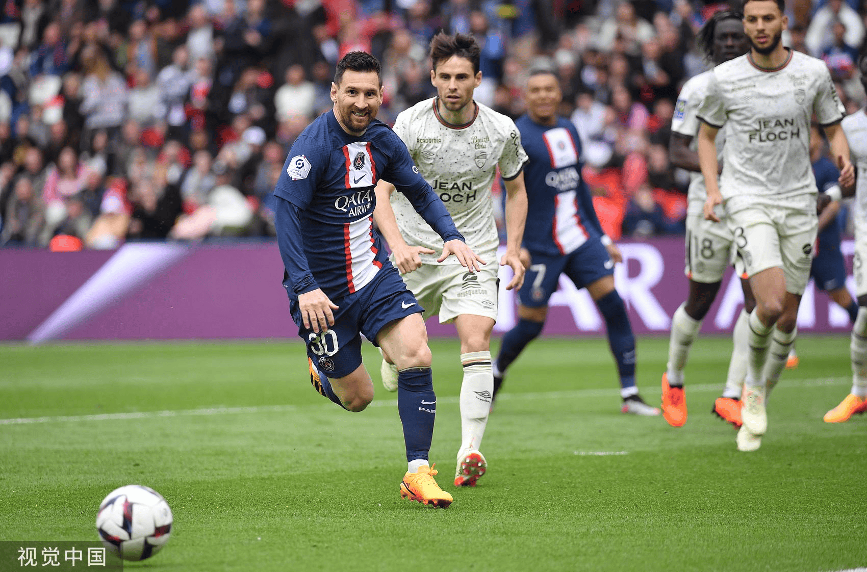 转会期体能课后，纽约尼克斯止住颓势备战法国杯，更衣室稳定，年轻球员得到机会的简单介绍