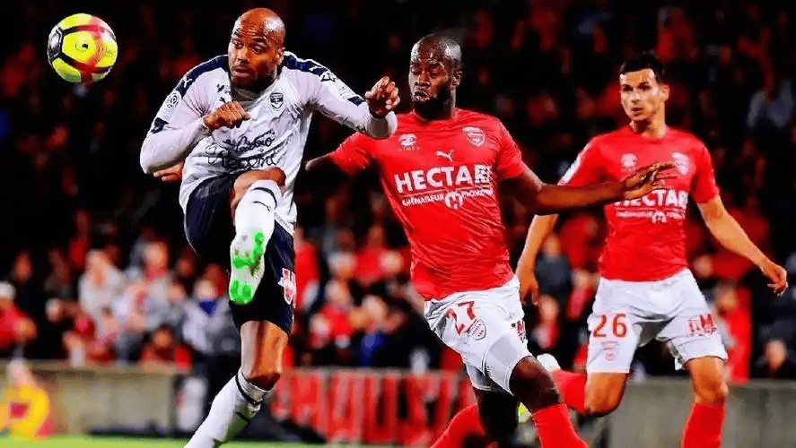 转会期体能课后，纽约尼克斯止住颓势备战法国杯，更衣室稳定，年轻球员得到机会的简单介绍